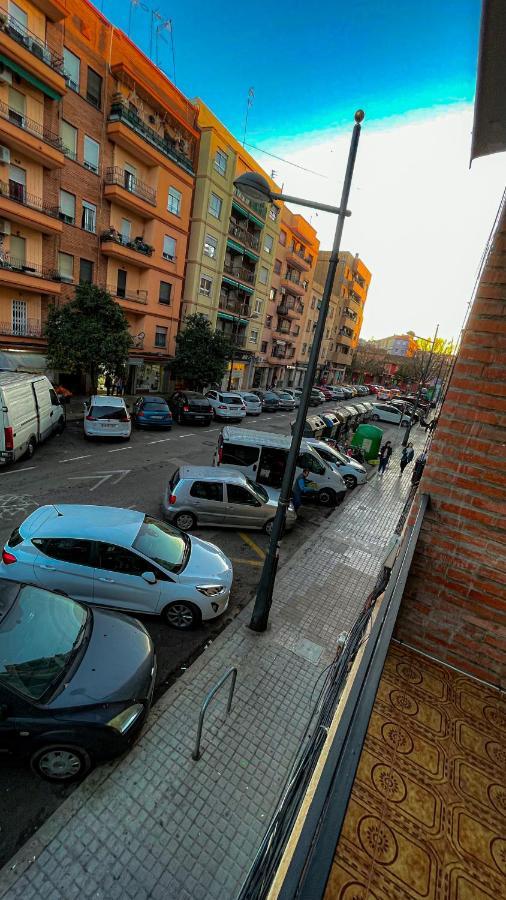 Alojamiento Valenciaアパートメント エクステリア 写真