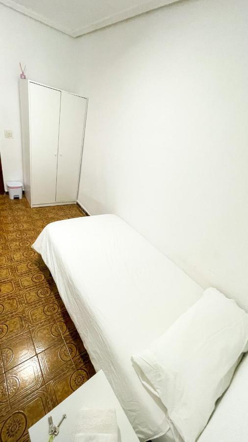 Alojamiento Valenciaアパートメント エクステリア 写真